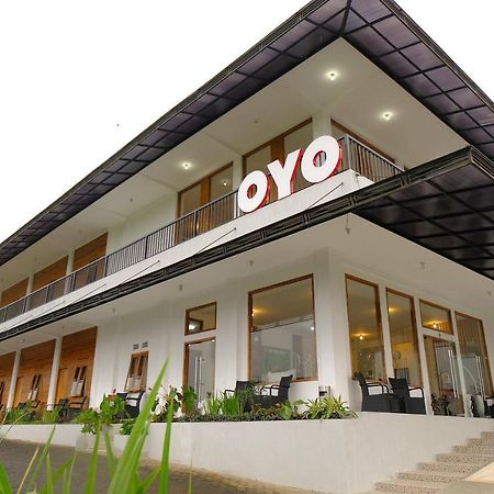 Oyo 446 Hotel Kawi Surapatha Malang Exterior photo