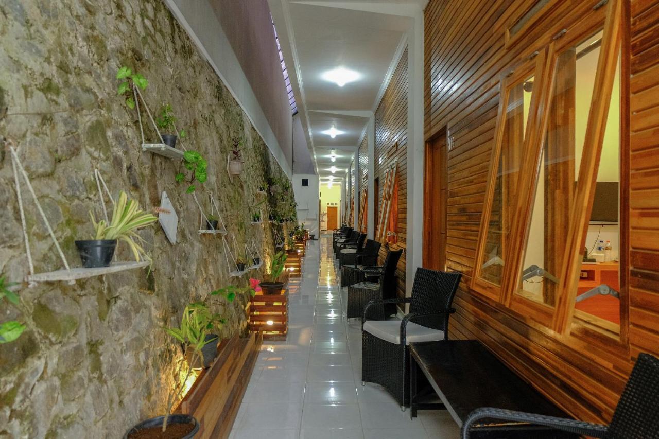 Oyo 446 Hotel Kawi Surapatha Malang Exterior photo