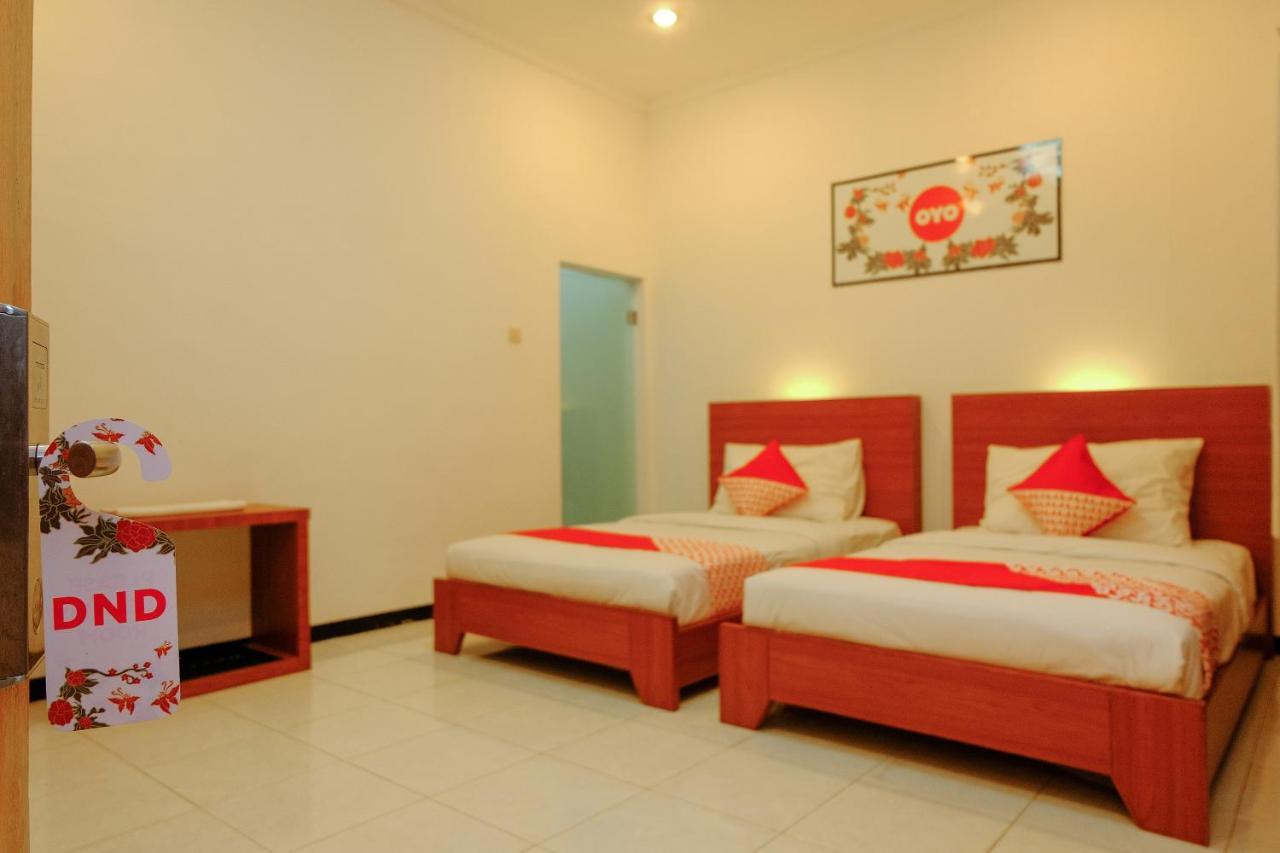 Oyo 446 Hotel Kawi Surapatha Malang Exterior photo